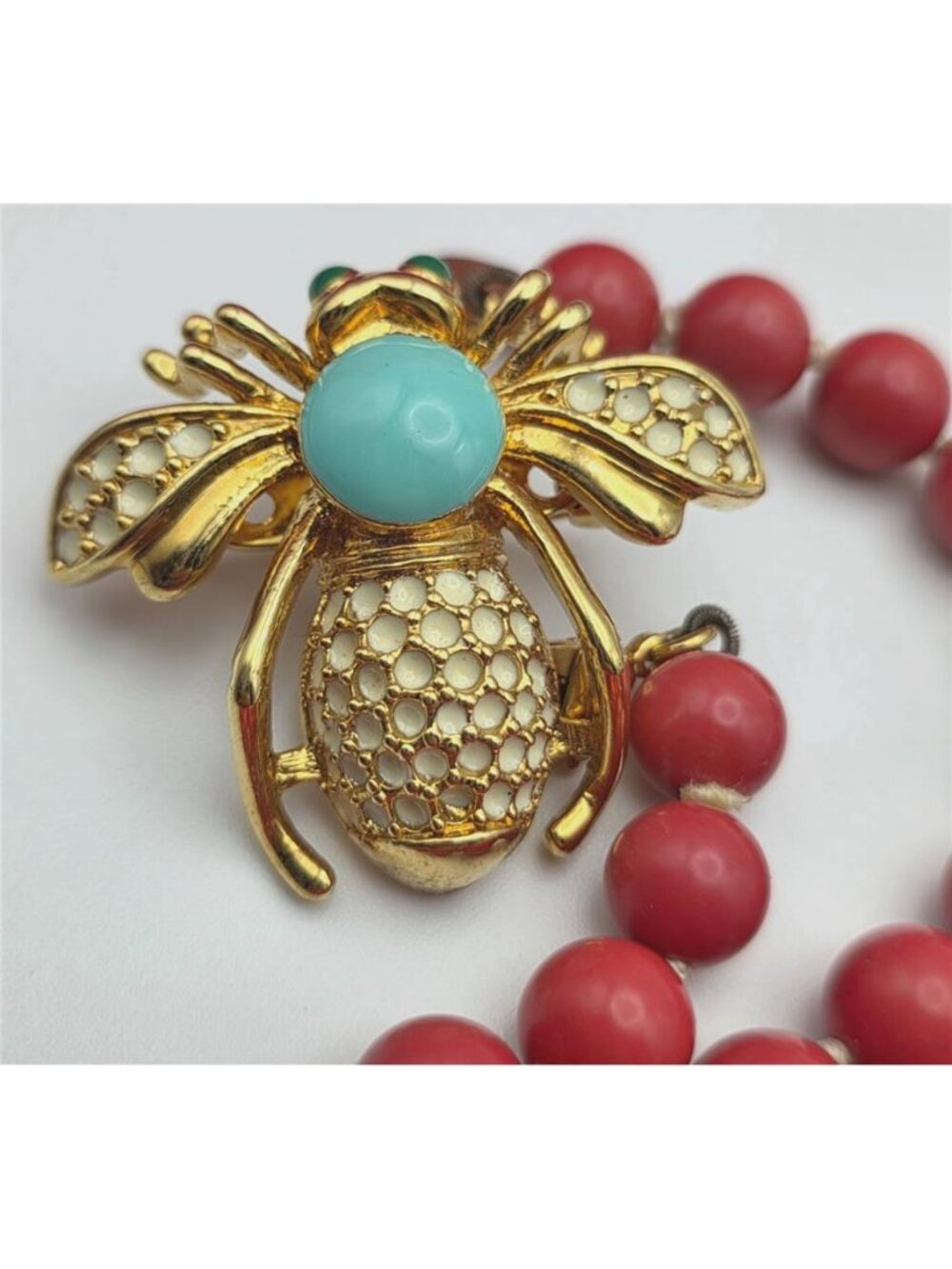 Red Faux Coral Glass Bead Bee Brooch Clasp Necklace 57 in Vintage - Picture 5 of 11